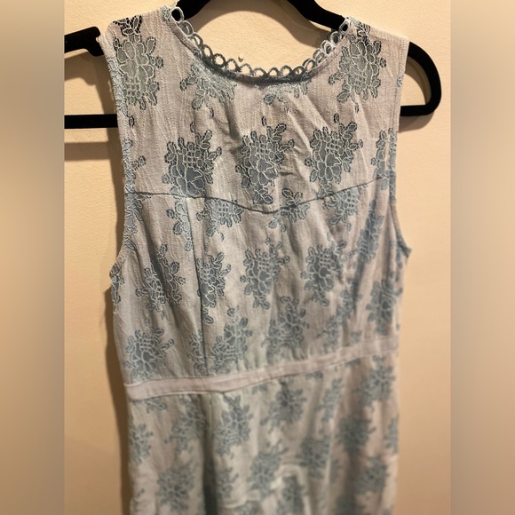 mi ami, Sz Med, Light Blue, Floral Lace Dress - Picture 4 of 9